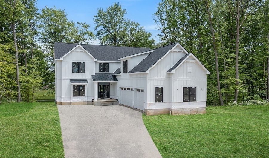 810 Club Dr W, Aurora, OH 44202 - 5 Beds, 5 Bath