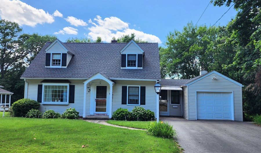 124 Pilgrim Rd, Bristol, CT 06010 - 2 Beds, 2 Bath