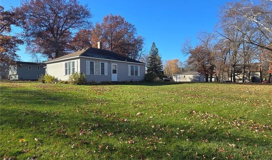 217 N Quincy St, Alexandria, MN 56308 - 2 Beds, 1 Bath