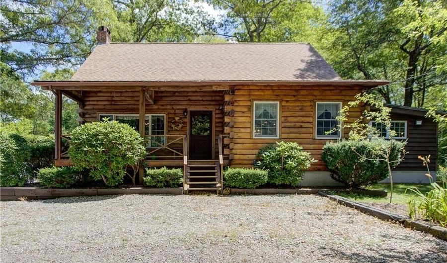 85 Plainfield Pike, Foster, RI 02825 - 3 Beds, 3 Bath