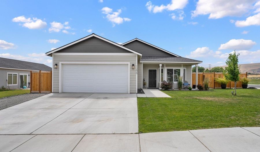 1295 Mary Ave, Benton City, WA 99320 - 3 Beds, 2 Bath