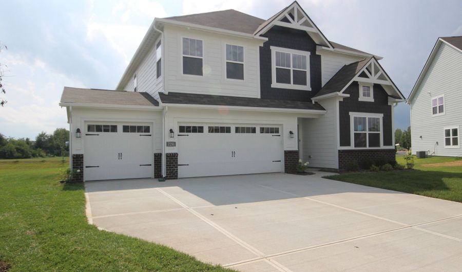 7291 Standish Ln, Avon, IN 46123 - 5 Beds, 3 Bath