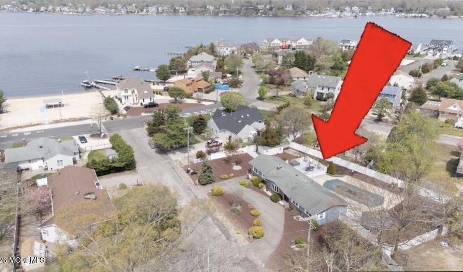 7 Glenwood Dr, Bayville, NJ 08721 - 4 Beds, 3 Bath