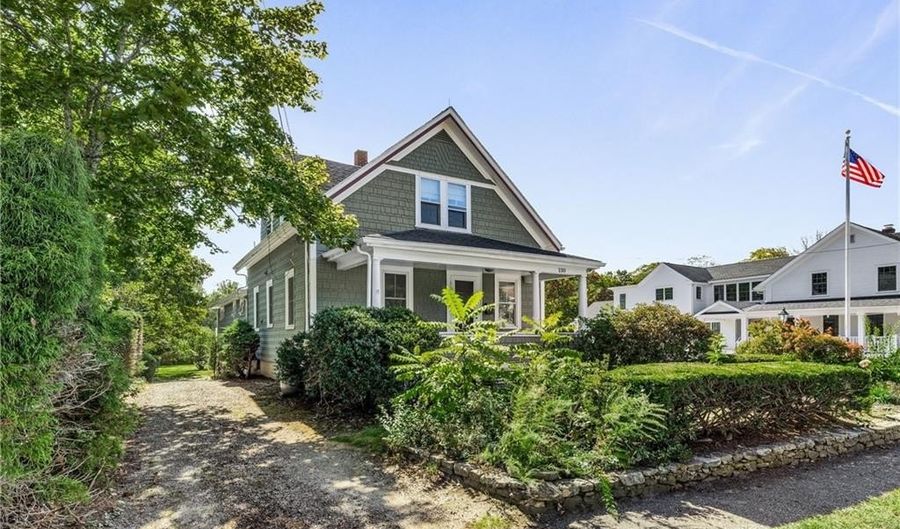 130 W Main St, North Kingstown, RI 02852 - 3 Beds, 3 Bath