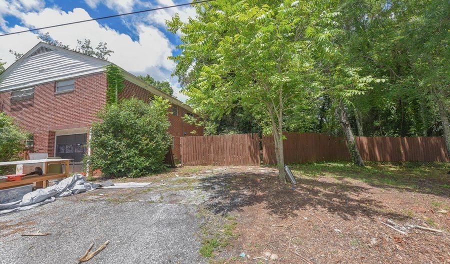 200 Florence St, Abbeville, SC 29620 - 3 Beds, 2 Bath