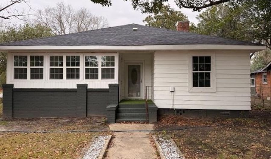 822 Chestnut St, Camden, SC 29020 - 3 Beds, 2 Bath