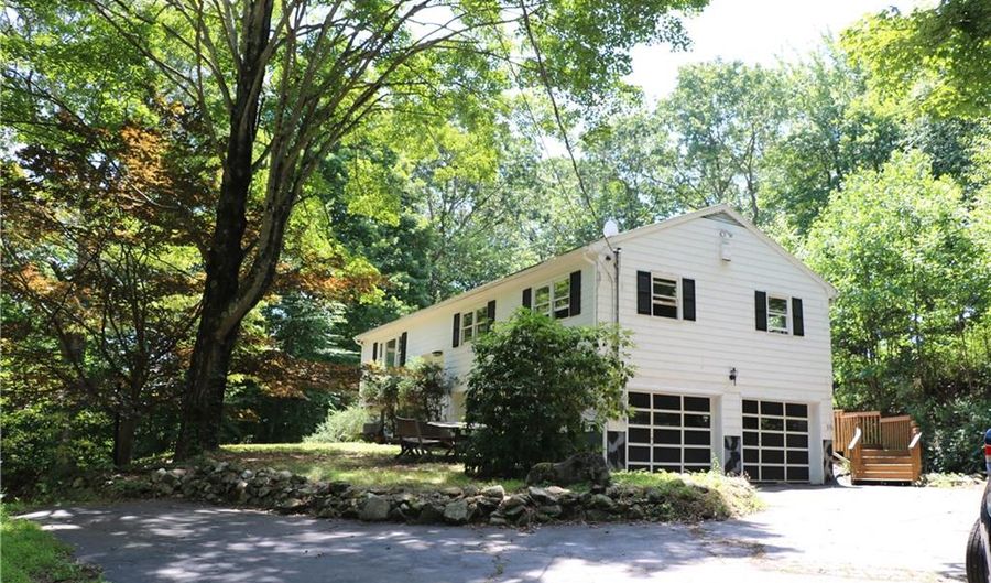 16 Bond Rd, Woodbridge, CT 06525 - 3 Beds, 3 Bath