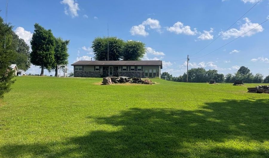 3855 SULPHUR CREEK Rd, Big Sandy, TN 38221 - 3 Beds, 2 Bath