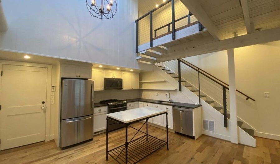 19 BRANCH Ln E, Baltimore, MD 21202 - 2 Beds, 2 Bath