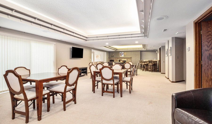 2115 Nature Cove Ct 206, Ann Arbor, MI 48104 - 2 Beds, 2 Bath