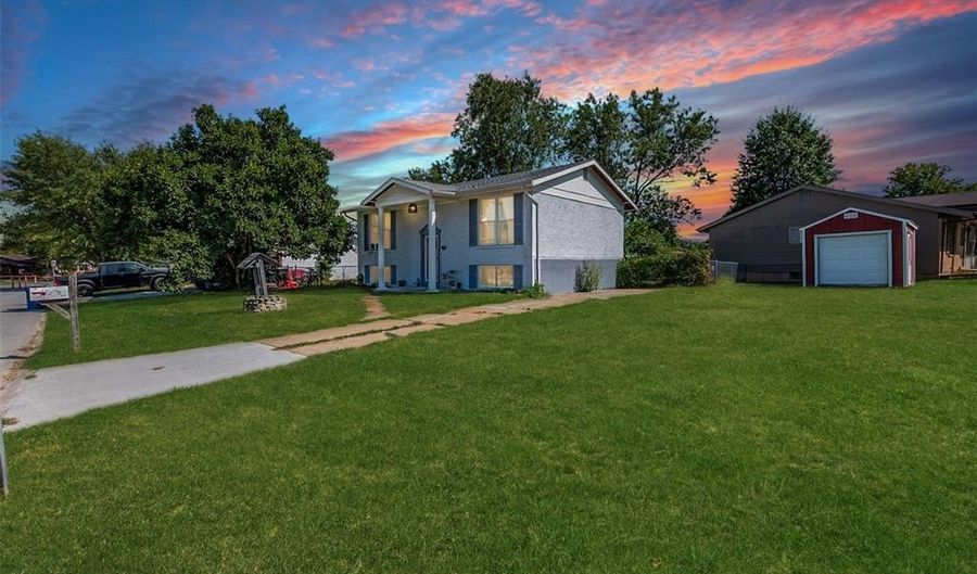 3270 Bayvue Blvd, Arnold, MO 63010 - 3 Beds, 2 Bath