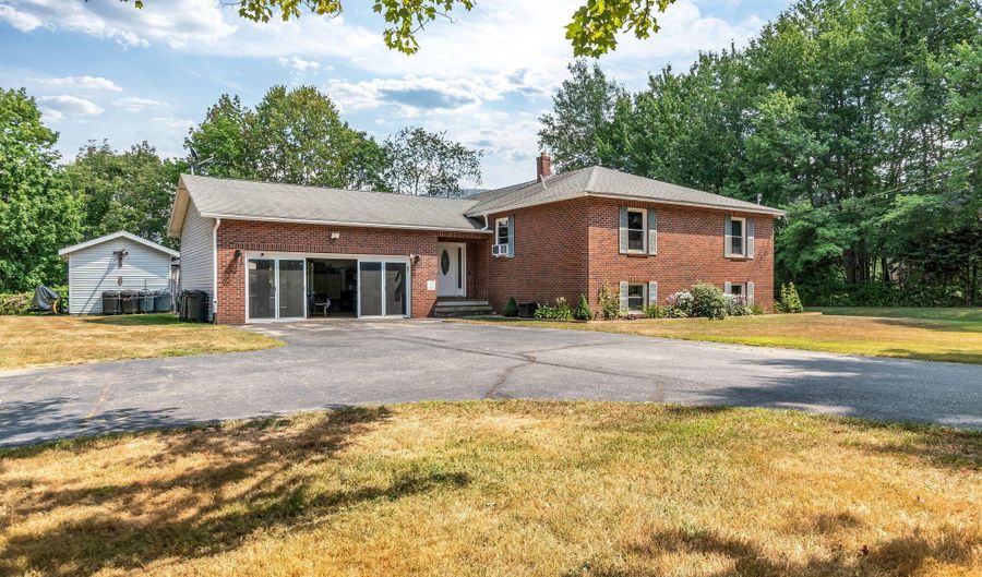 1391 Turner St, Auburn, ME 04210 - 5 Beds, 3 Bath