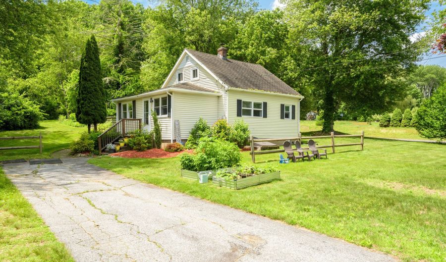 330 Chestnut Hill Rd, Colchester, CT 06415 - 2 Beds, 1 Bath
