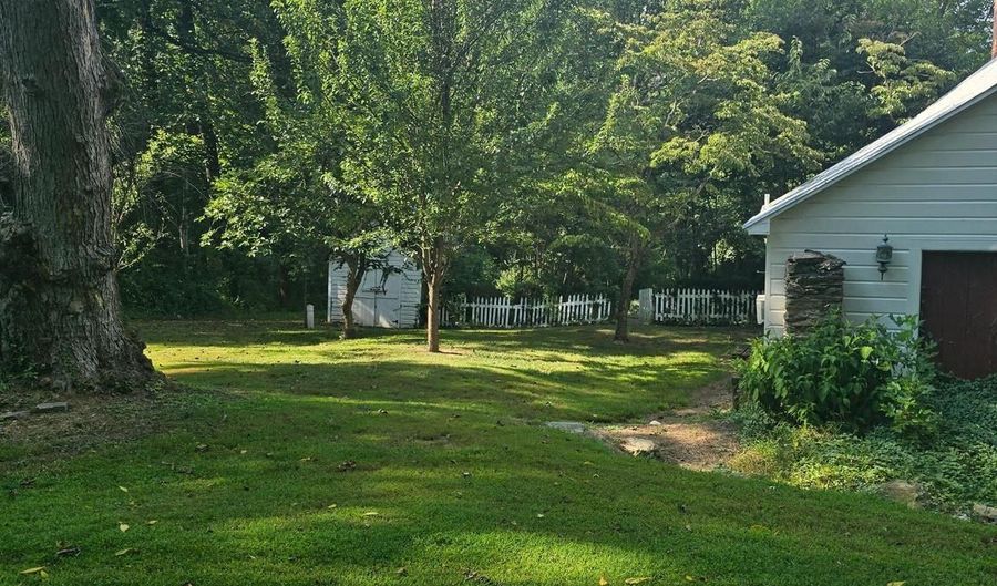 16112 BARNESVILLE Rd, Boyds, MD 20841 - 4 Beds, 4 Bath