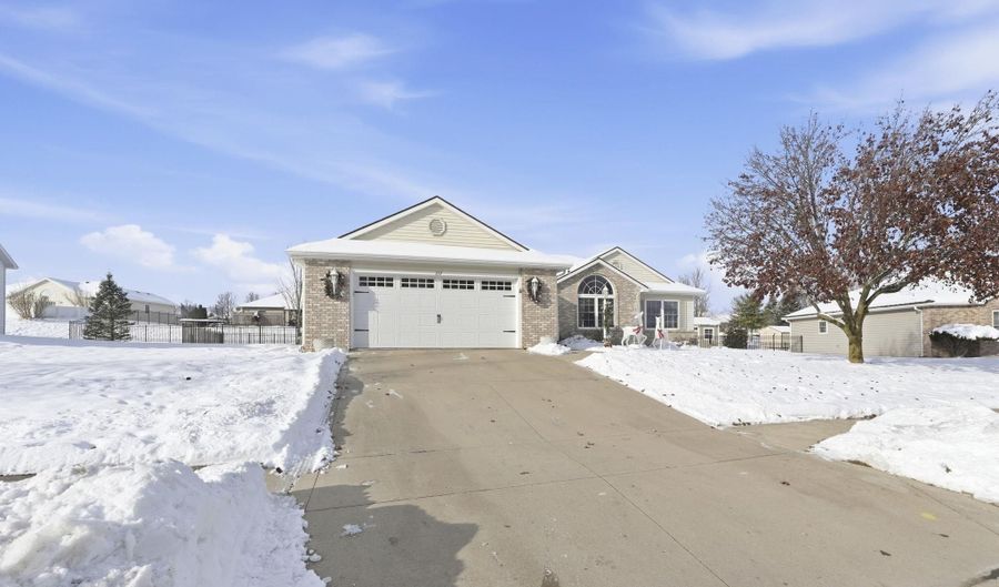 237 Broadmore Cir, Angola, IN 46703 - 3 Beds, 2 Bath