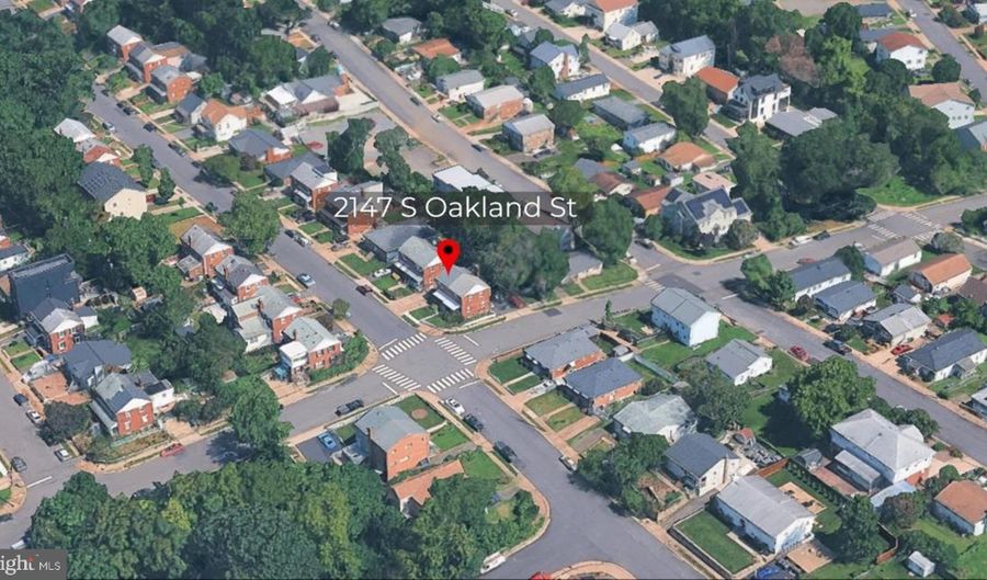 2147 S OAKLAND St, Arlington, VA 22204 - 3 Beds, 2 Bath