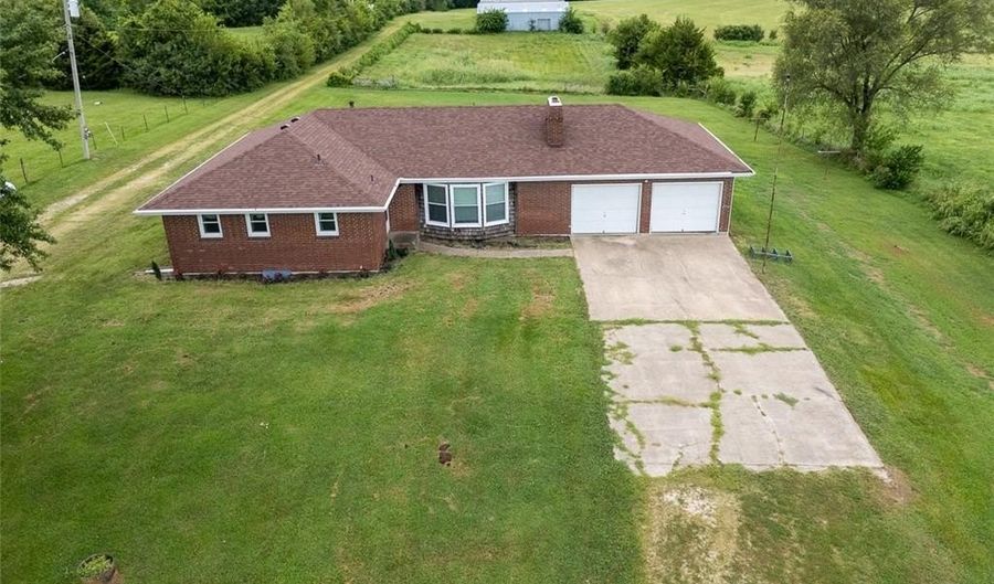 19701 163 St, Basehor, KS 66007 - 3 Beds, 2 Bath