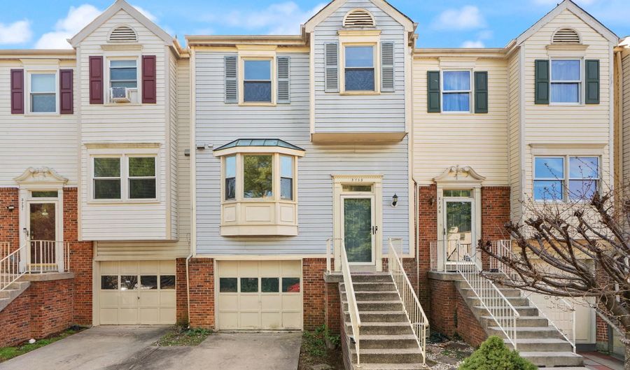 3733 ROXBURY Ln, Alexandria, VA 22309 - 2 Beds, 4 Bath