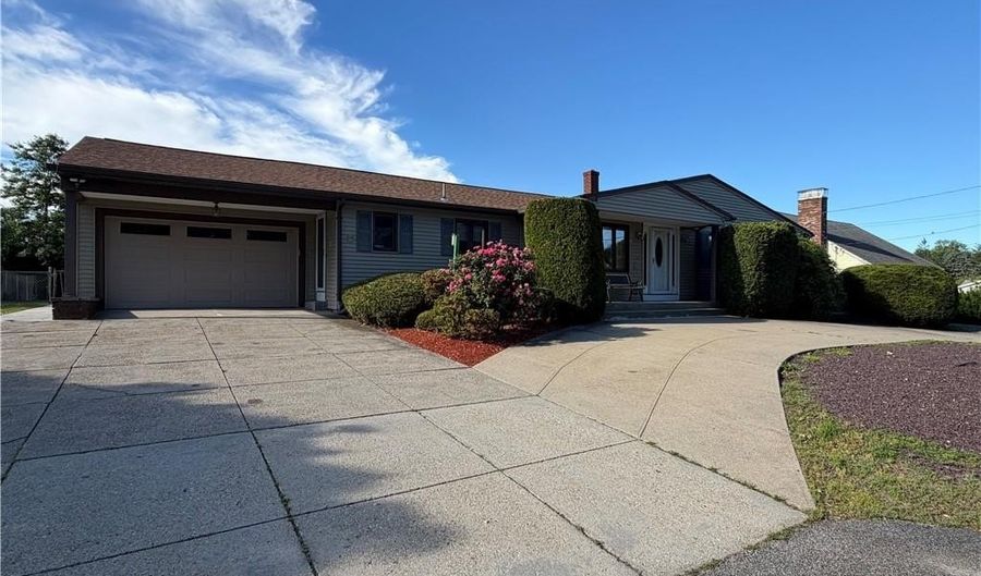 45 Pinewood Dr, North Providence, RI 02904 - 3 Beds, 4 Bath
