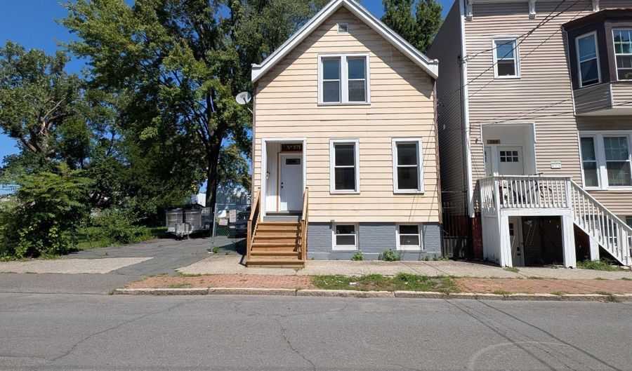 371 1st St, Albany, NY 12206 - 3 Beds, 2 Bath