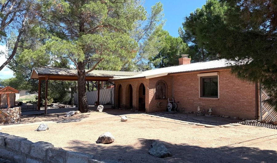 1085 S Highway 80, Benson, AZ 85602 - 3 Beds, 3 Bath
