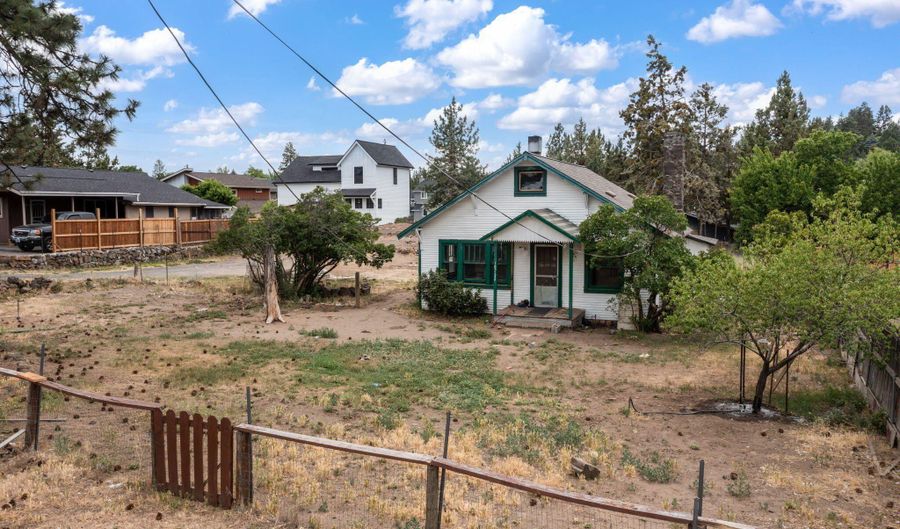 1929 NW Hill St, Bend, OR 97703 - 2 Beds, 1 Bath