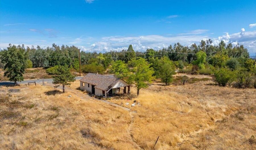 21353 Kimberly Rd, Anderson, CA 96007 - 2 Beds, 1 Bath