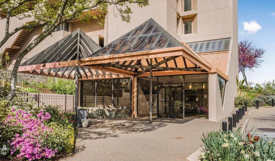 1301 N COURTHOUSE Rd 802, Arlington, VA 22201 - 1 Beds, 2 Bath