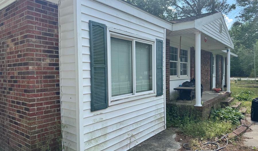 2410 Coggins Ln, Ayden, NC 28513 - 3 Beds, 2 Bath