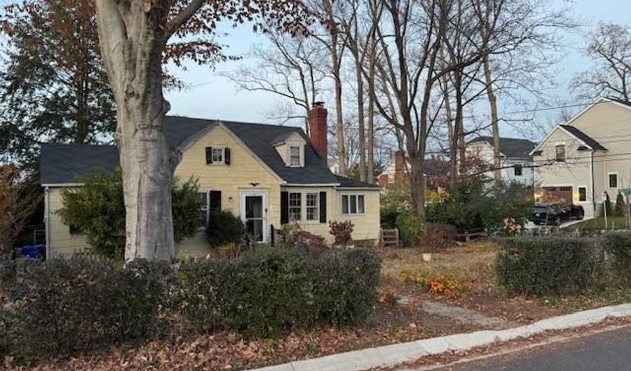 4601 CHELSEA Ln S, Bethesda, MD 20814 - 4 Beds, 2 Bath