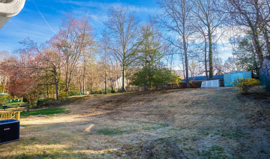 4305 ELMWOOD Rd, Beltsville, MD 20705 - 6 Beds, 4 Bath
