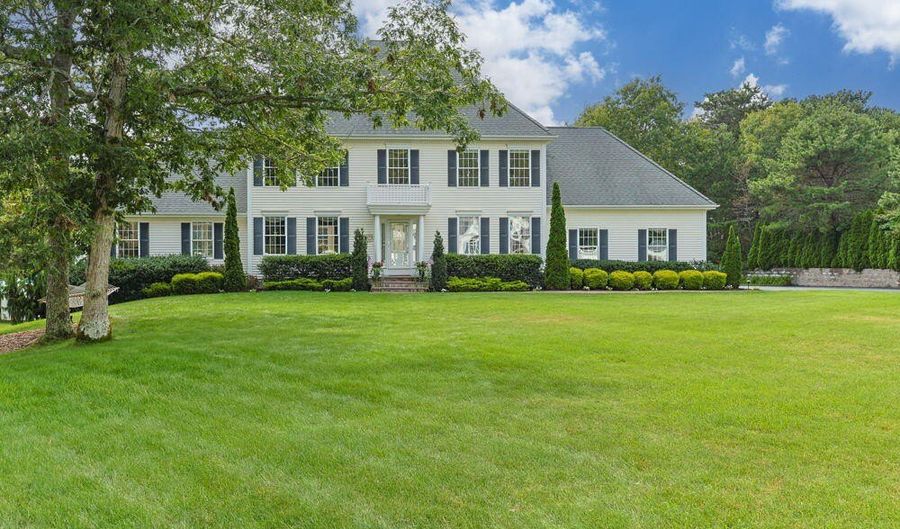 29 Weatherdeck Dr, Bourne, MA 02532 - 4 Beds, 5 Bath