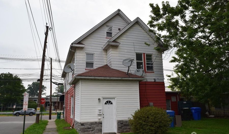 219 Avenel St, Avenel, NJ 07001 - 4 Beds, 1 Bath
