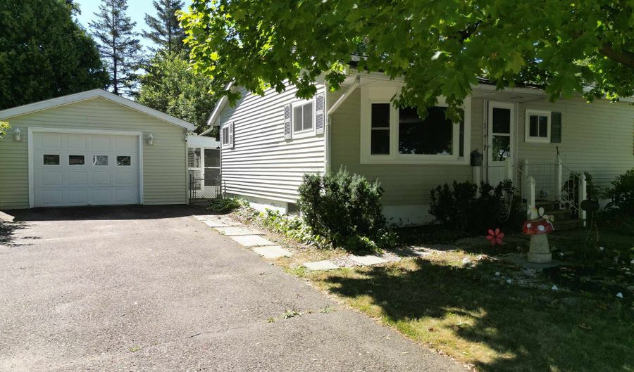 69 Arlington Ct, Burlington, VT 05408 - 2 Beds, 2 Bath