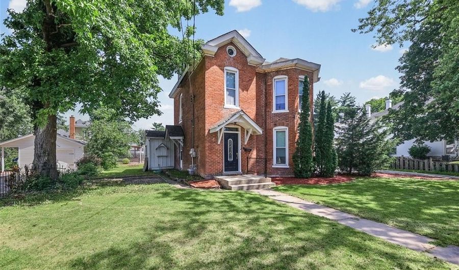 706 Grove St, Alton, IL 62002 - 3 Beds, 2 Bath