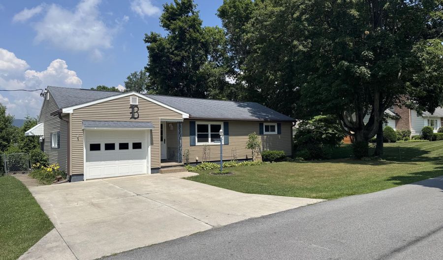 4916 5th Ave, Altoona, PA 16602 - 2 Beds, 2 Bath