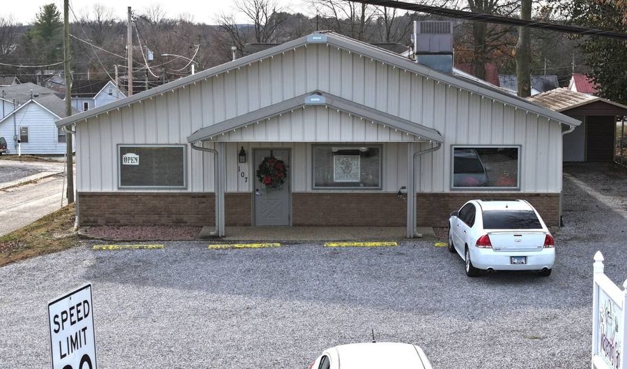 107 W. Main St, Albion, IL 62806 - 0 Beds, 1 Bath