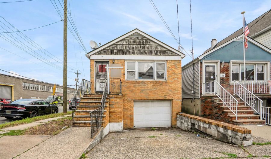 168 HUMPHREY Ave, Bayonne, NJ 07002 - 3 Beds, 2 Bath