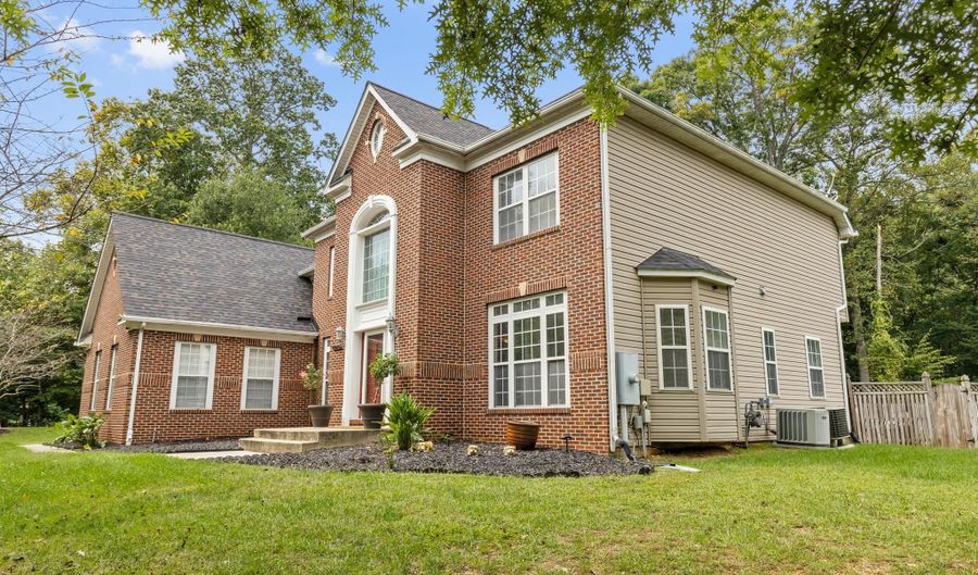 1212 GRANADA St, Accokeek, MD 20607 - 4 Beds, 5 Bath