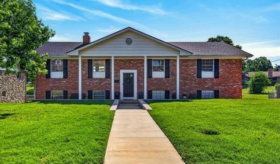1048 SE Greystone Ave, Bartlesville, OK 74006 - 4 Beds, 3 Bath