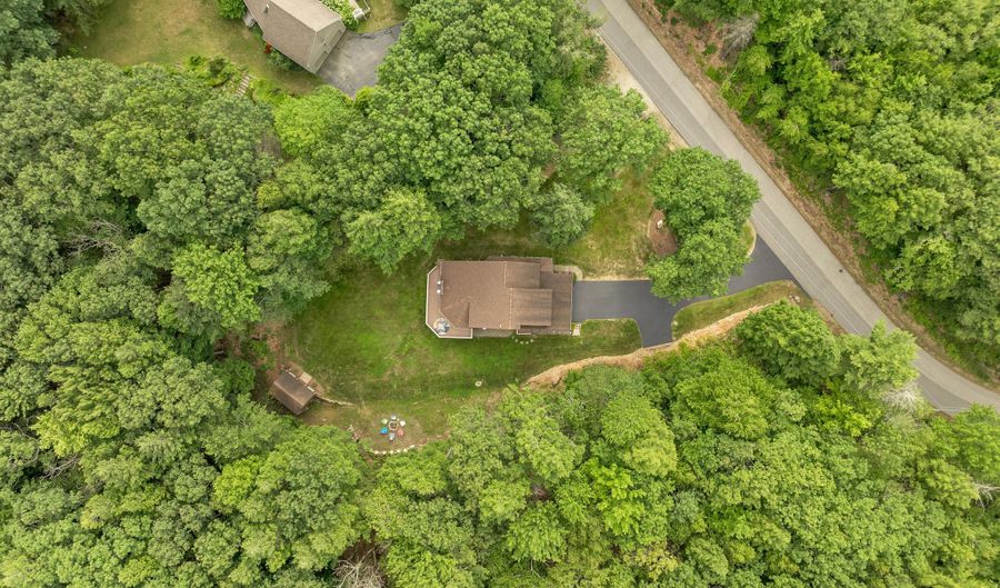 125 Deer Ridge Dr, Barrington, NH 03825 - 3 Beds, 4 Bath