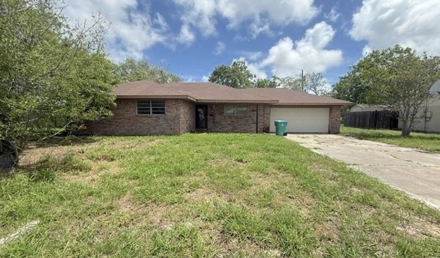1322 W Palm Dr, Aransas Pass, TX 78336 - 3 Beds, 2 Bath