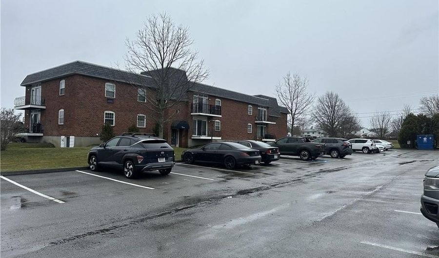 3 Admiralty Dr 10-4, Middletown, RI 02842 - 1 Beds, 1 Bath