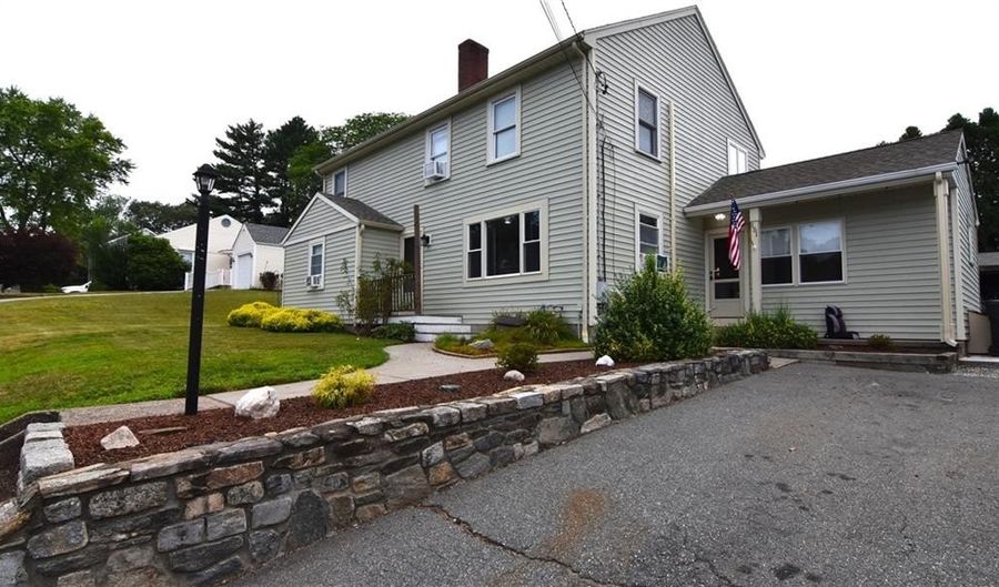 151 Hadde Ave, Cumberland, RI 02864 - 5 Beds, 3 Bath