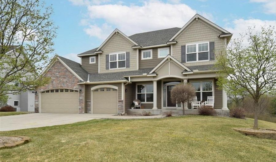 359 Riverside Cir, Anoka, MN 55303 - 5 Beds, 5 Bath