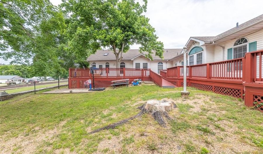 207 E. Front St, Annapolis, MO 63620 - 15 Beds, 14 Bath