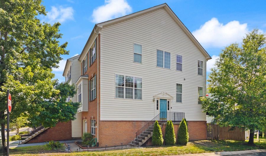 20144 PRAIRIE DUNES Ter, Ashburn, VA 20147 - 3 Beds, 3 Bath