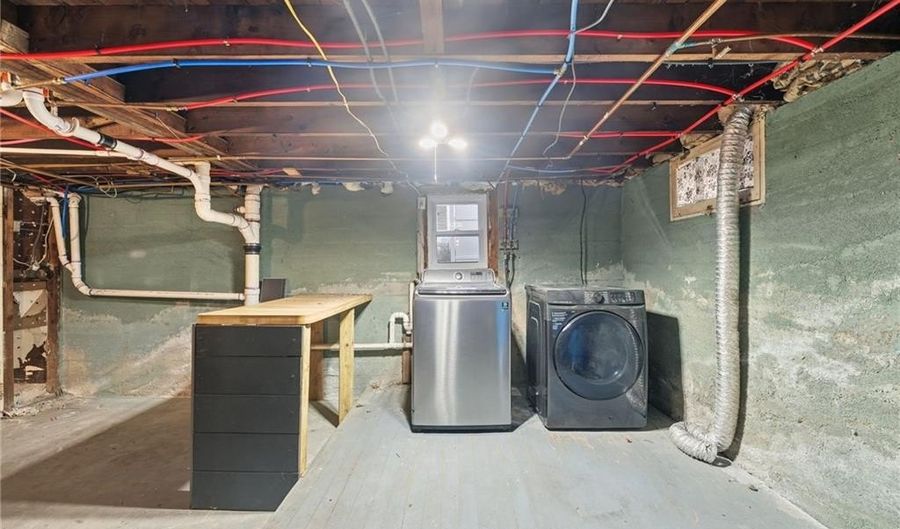 252 S Main St, Coventry, RI 02816 - 2 Beds, 2 Bath