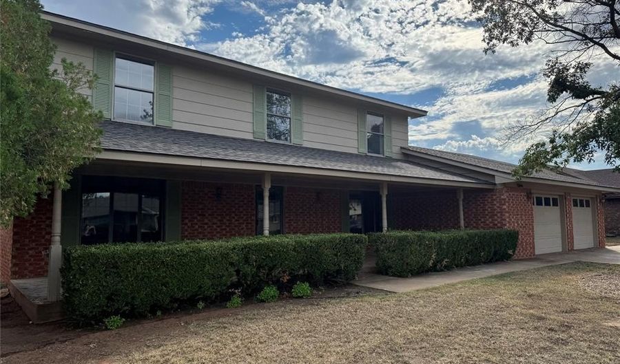 1100 N Prairie Dr, Altus, OK 73521 - 4 Beds, 3 Bath