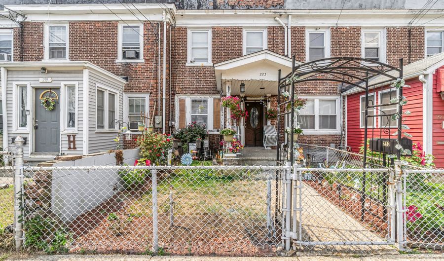 223 Remington St, Bridgeport, CT 06610 - 2 Beds, 2 Bath